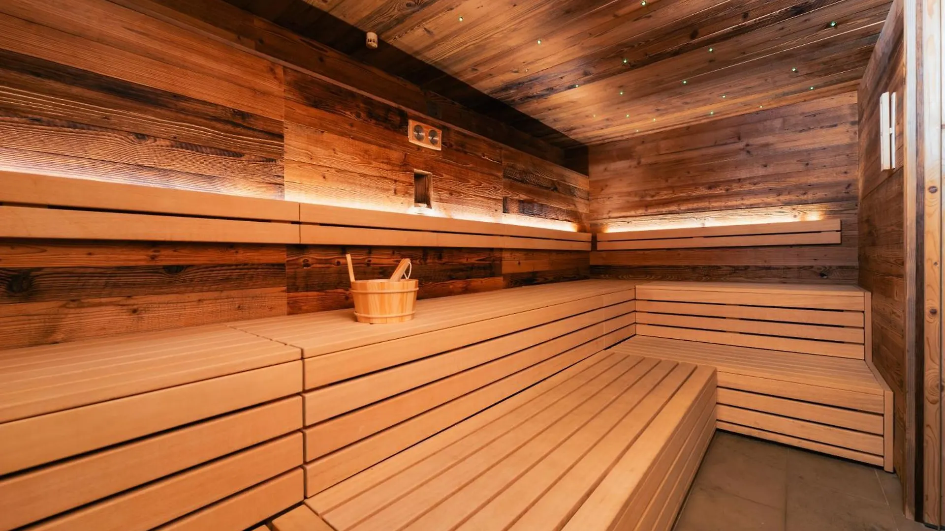 Апарт-отель Mondi Hotel Axams