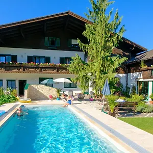 https://haus-am-moos.saalbachhinterglemmhotels.com